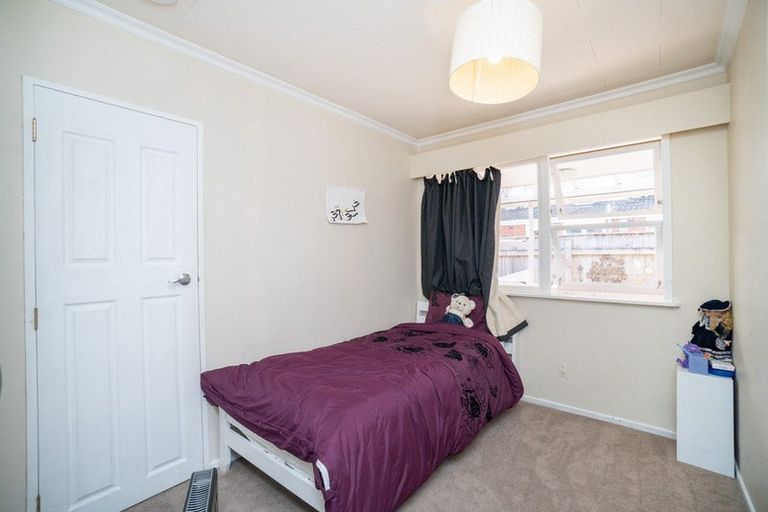 Photo of property in 4 Wikiriwhi Crescent, Awapuni, Palmerston North, 4412