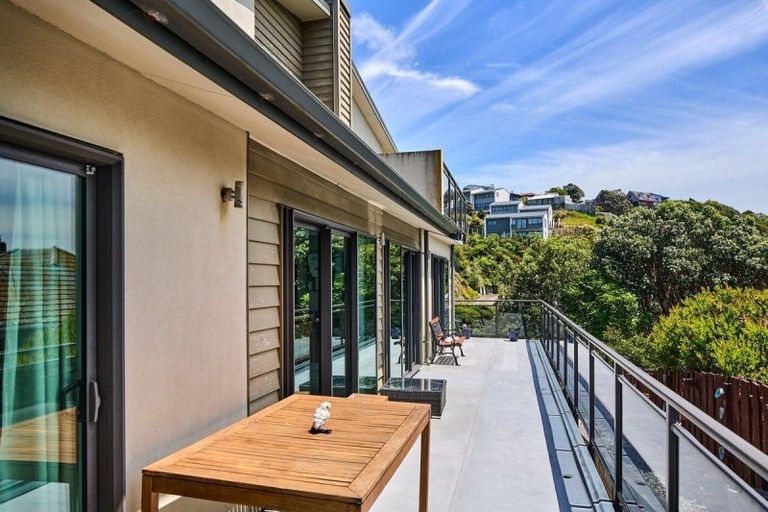 Photo of property in 21 View Road, Titahi Bay, Porirua, 5022