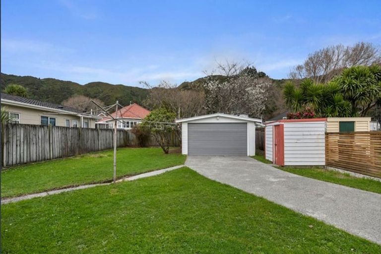 Photo of property in 15 Freyberg Street, Waterloo, Lower Hutt, 5011