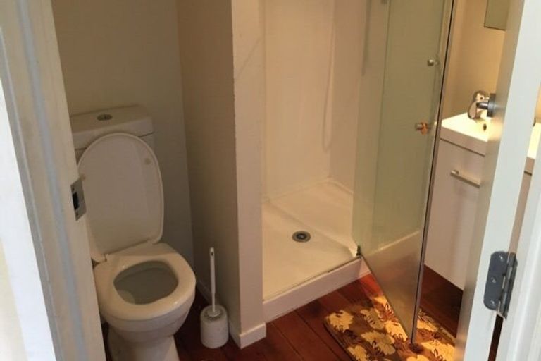 Photo of property in 31 Awaroa Road, Sunnyvale, Auckland, 0612