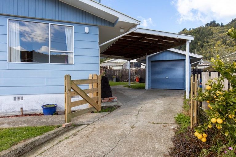 Photo of property in 75a Hampden Street, Picton, 7220