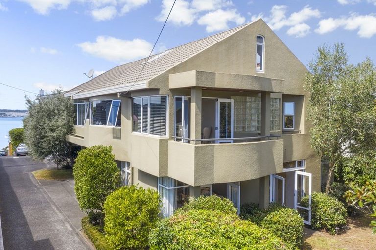 Photo of property in 2/43 Princes Street, Northcote Point, Auckland, 0627