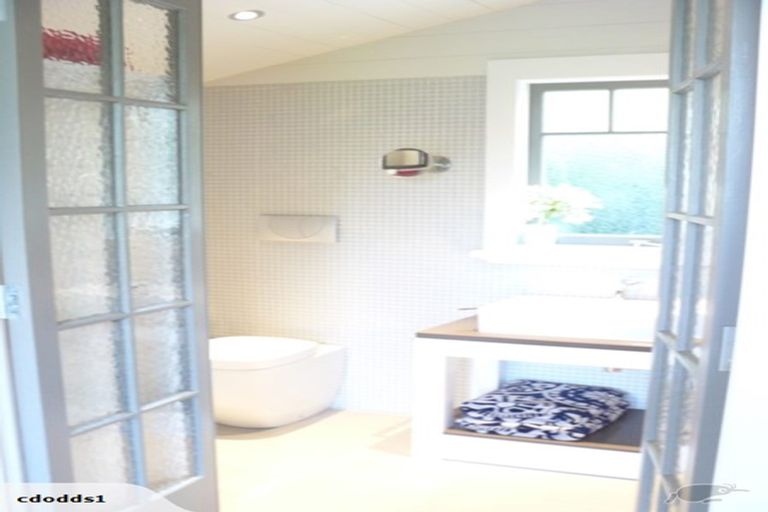 Photo of property in 20 Seabreeze Road, Narrow Neck, Auckland, 0624