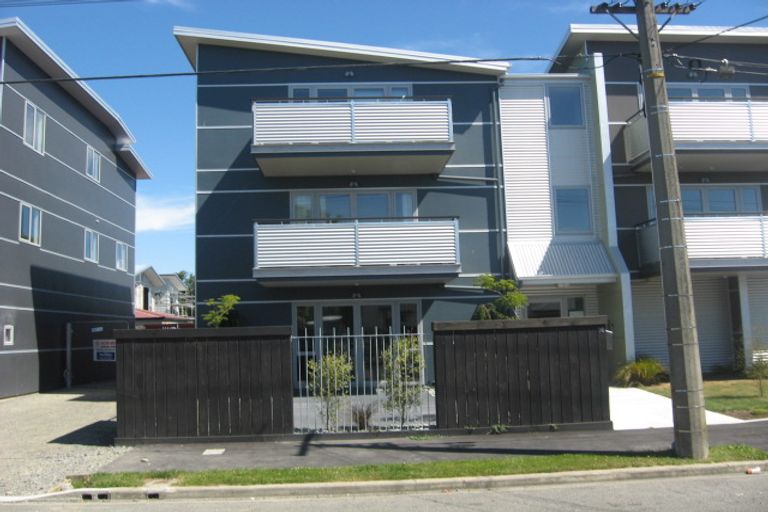 Photo of property in 9/16 Hutcheson Street, Sydenham, Christchurch, 8023