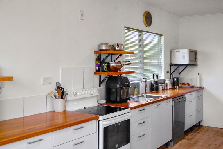 Photo of property in 17 Ranganui Road, Kaiwaka, 0573