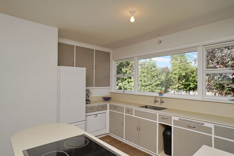 Photo of property in 80 Avonhead Road, Avonhead, Christchurch, 8042
