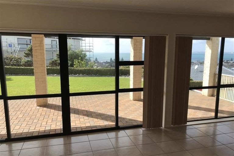 Photo of property in 18 Savoy Road, Orewa, 0931