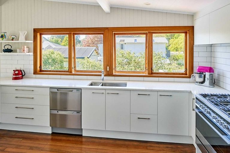 Photo of property in 21 Mahoe Street, Eastbourne, Lower Hutt, 5013