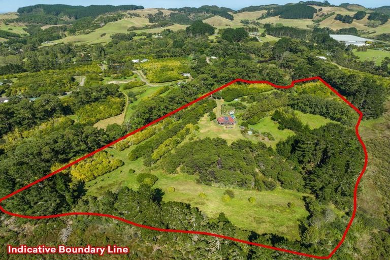 Photo of property in 882 South Head Road, South Head, Helensville, 0874