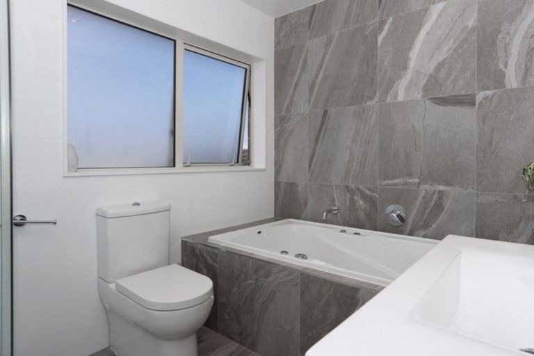 Photo of property in 11 Tirohanga Crescent, Stanmore Bay, Whangaparaoa, 0932