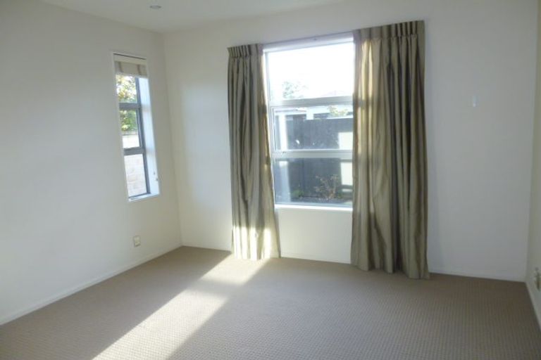 Photo of property in 5 Crofton Road, Harewood, Christchurch, 8051