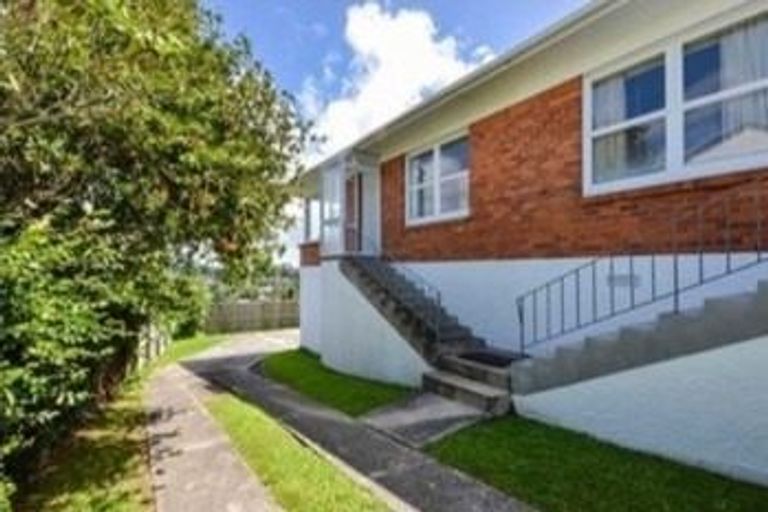 Photo of property in 5/174 East Coast Road, Forrest Hill, Auckland, 0620