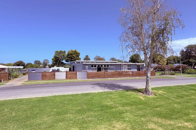 Photo of property in 8 Marine Parade, Wairoa, 4108