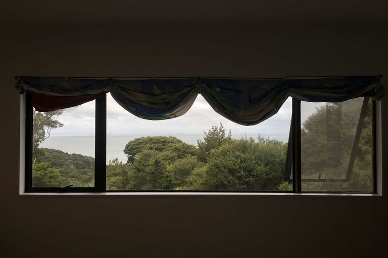 Photo of property in 2 Shirley Road, Parau, Auckland, 0604