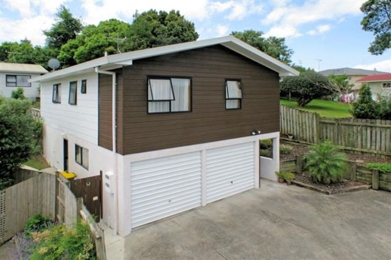 Photo of property in 2/19 Greenvalley Rise, Glenfield, Auckland, 0629