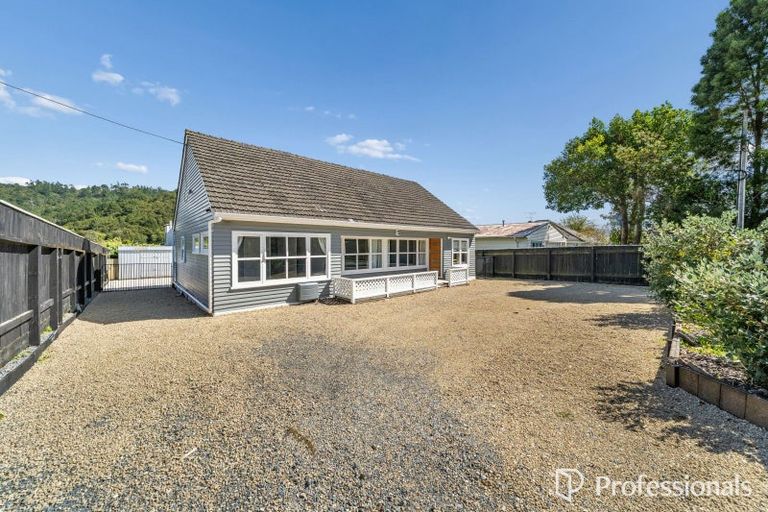 Photo of property in 400 Stokes Valley Road, Stokes Valley, Lower Hutt, 5019
