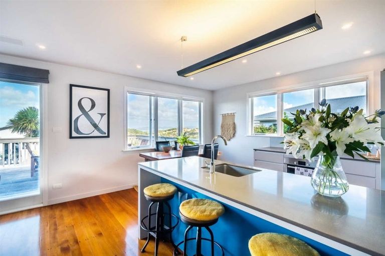 Photo of property in 1/15 Colonial Road, Chatswood, Auckland, 0626