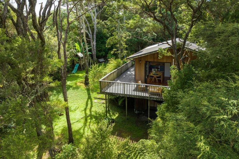 Photo of property in 53b Onedin Place, Titirangi, Auckland, 0604