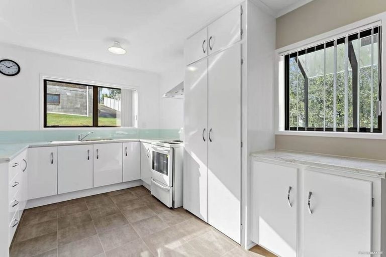 Photo of property in 2 Sheehan Road, Te Atatu South, Auckland, 0610