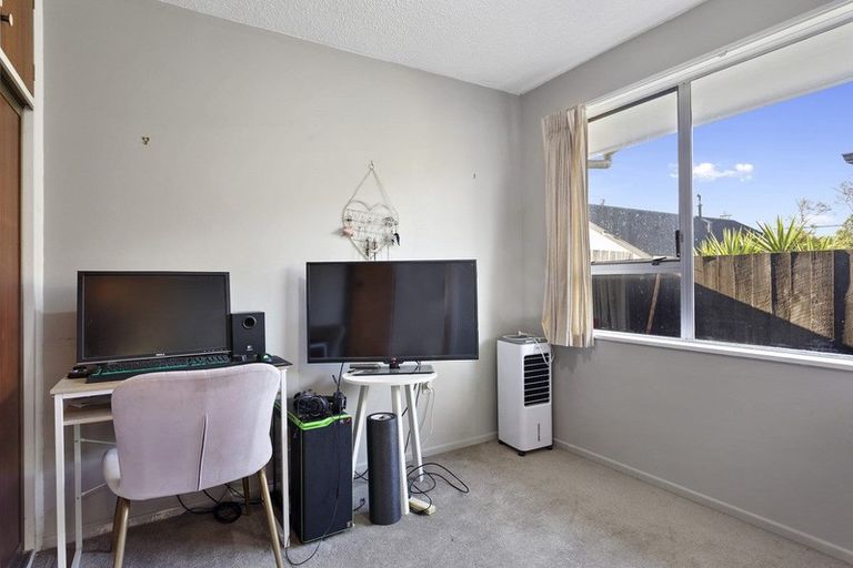 Photo of property in 1/4 Queenspark Drive, Parklands, Christchurch, 8083