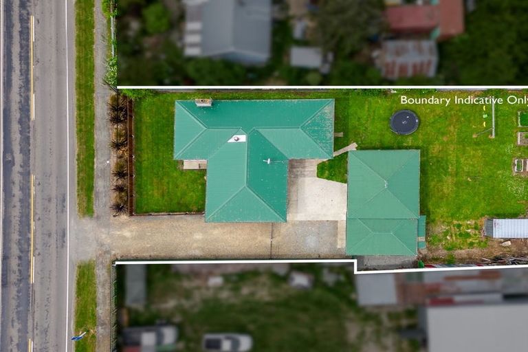 Photo of property in 81 Timaru Road, Waimate, 7924