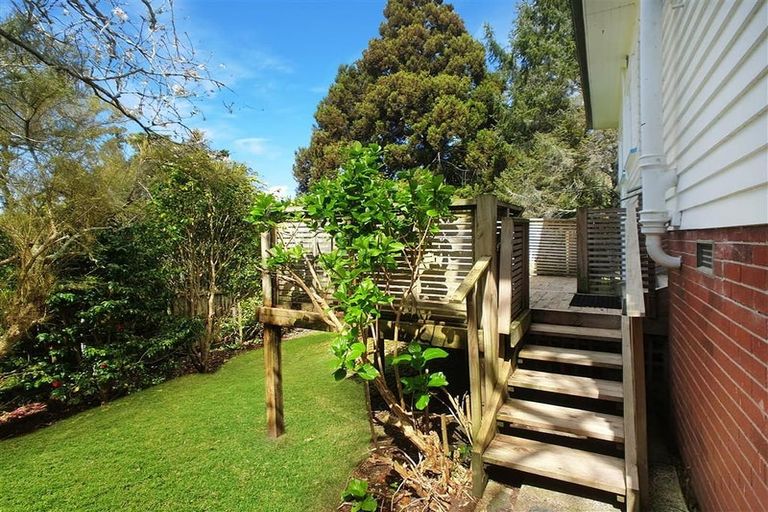 Photo of property in 16 Fruitvale Road, New Lynn, Auckland, 0600