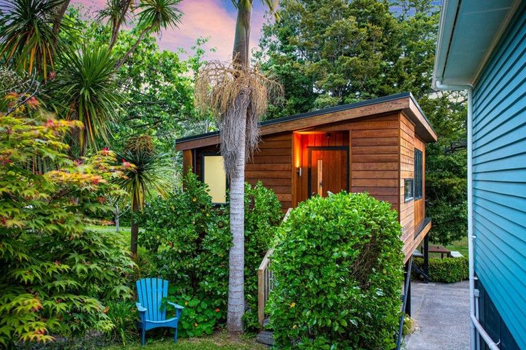 Photo of property in 18 Derwent Crescent, Titirangi, Auckland, 0604