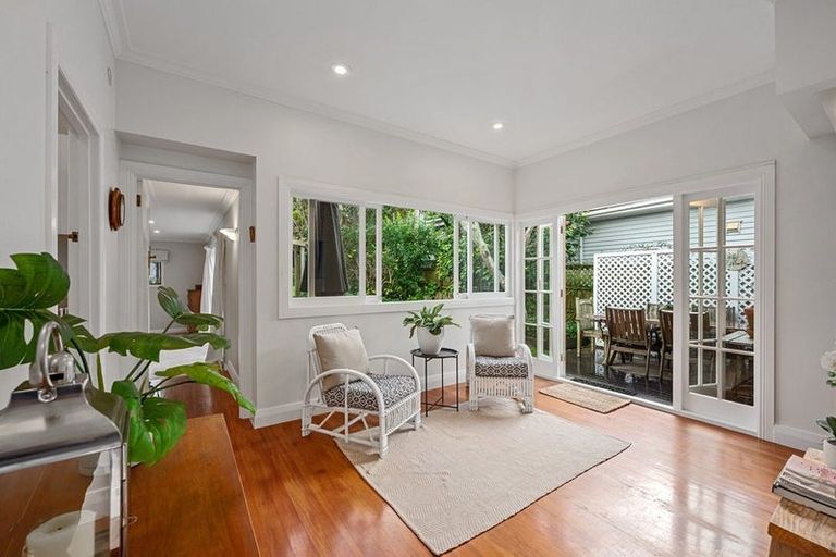 Photo of property in 15 Duders Avenue, Devonport, Auckland, 0624