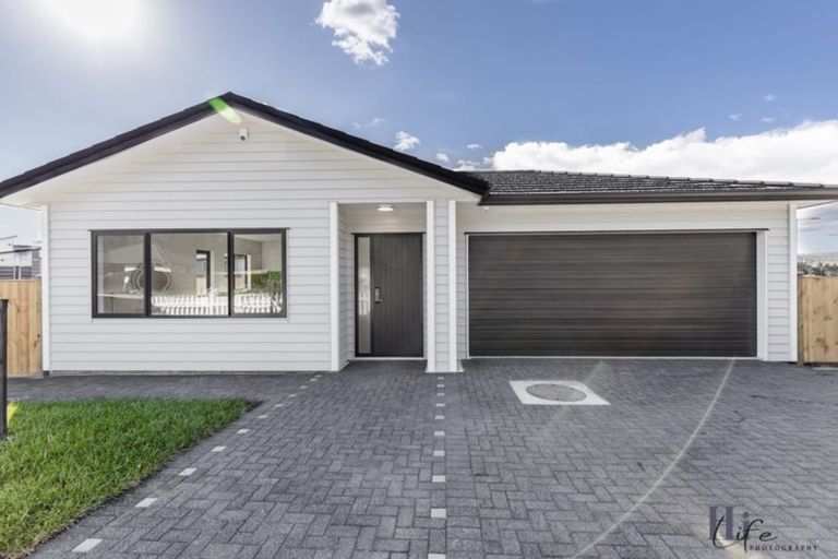 Photo of property in 9 Konoba Avenue, Kumeu, 0810