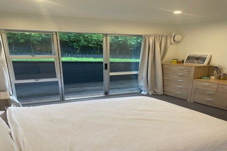 Photo of property in 1/41 Ravenwood Drive, Forrest Hill, Auckland, 0620