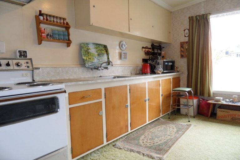 Photo of property in 3 Esplanade, Kaka Point, 9271