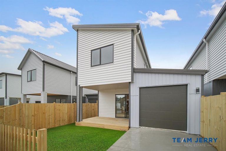 Photo of property in 21 Farranfore Road, Opaheke, Papakura, 2113