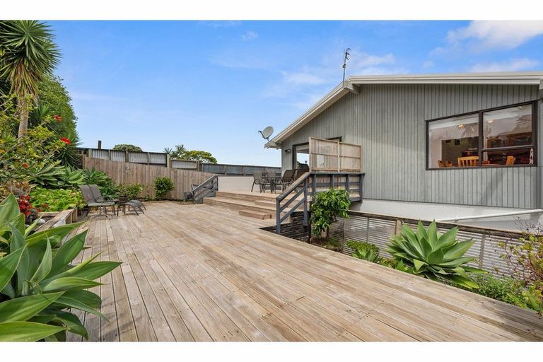 Photo of property in 2/39 Killarney Avenue, Torbay, Auckland, 0630
