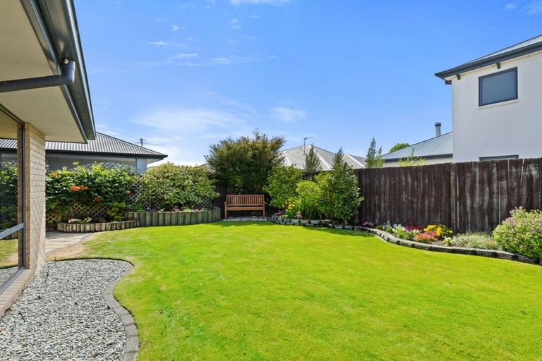 Photo of property in 8 Seclusion Lane, Parklands, Christchurch, 8083