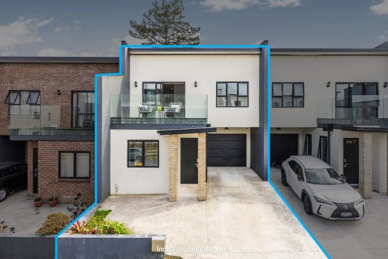Photo of property in 10a Carlos Drive, Flat Bush, Auckland, 2016