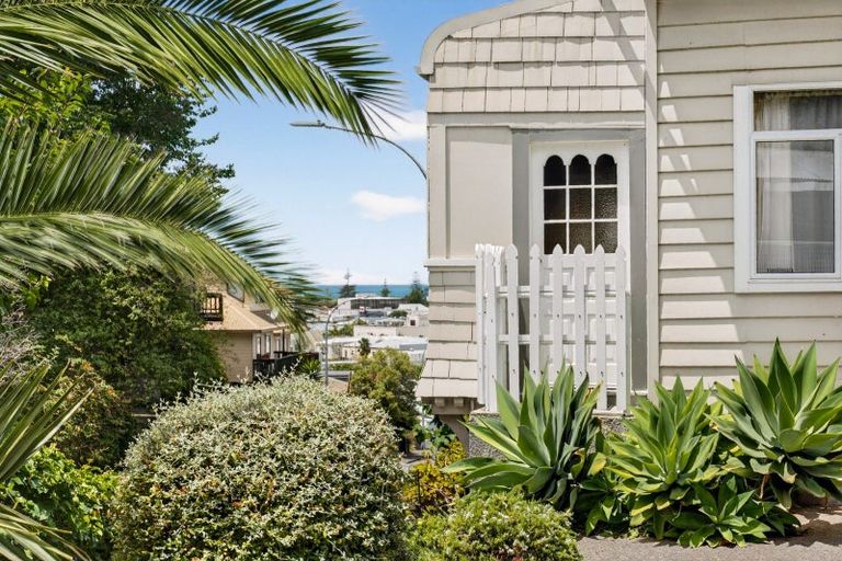 Photo of property in 10 Milton Road, Bluff Hill, Napier, 4110