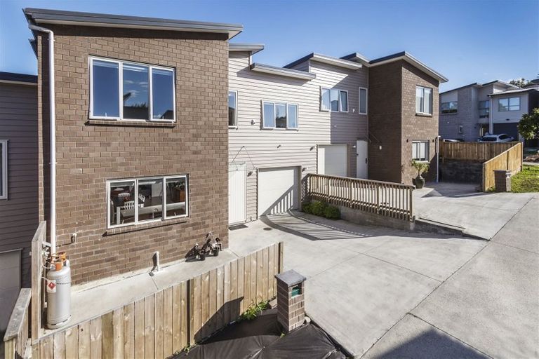 Photo of property in 25 Sunshine Boulevard, Sunnyvale, Auckland, 0612