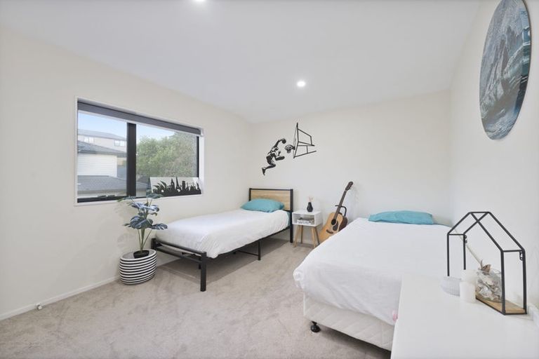 Photo of property in 5 Dhaka Lane, Ranui, Auckland, 0612