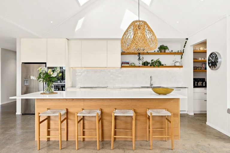 Photo of property in 75 Sandpiper Avenue, Point Wells, 0986