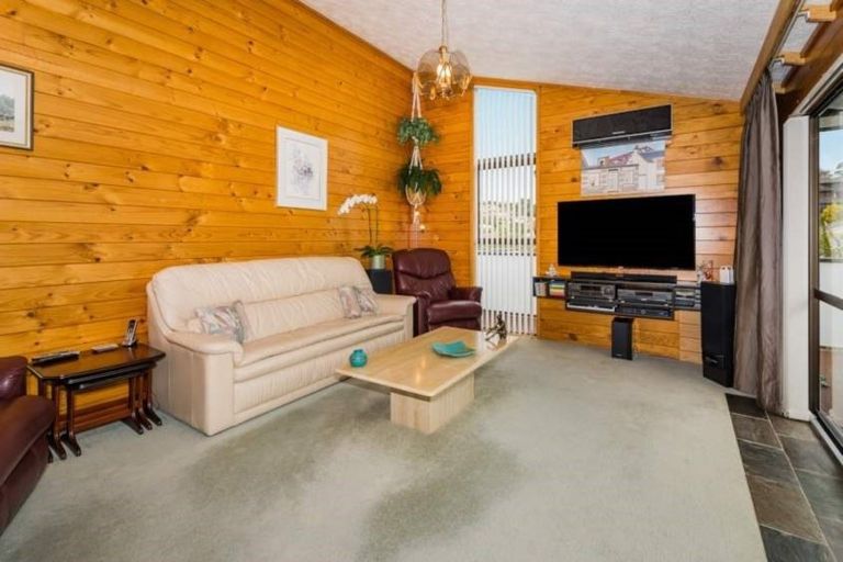 Photo of property in 100 Nigel Road, Browns Bay, Auckland, 0630