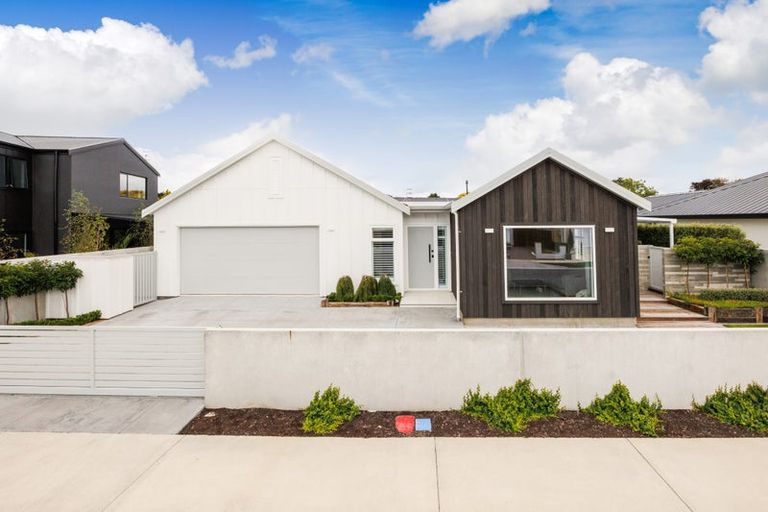 Photo of property in 48 Memorial Drive, Hokowhitu, Palmerston North, 4410