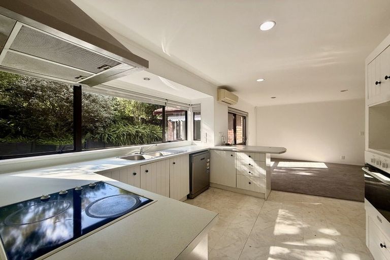 Photo of property in 53 Mirrabooka Avenue, Botany Downs, Auckland, 2010