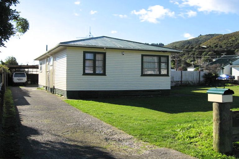 Photo of property in 7 Bull Avenue, Wainuiomata, Lower Hutt, 5014
