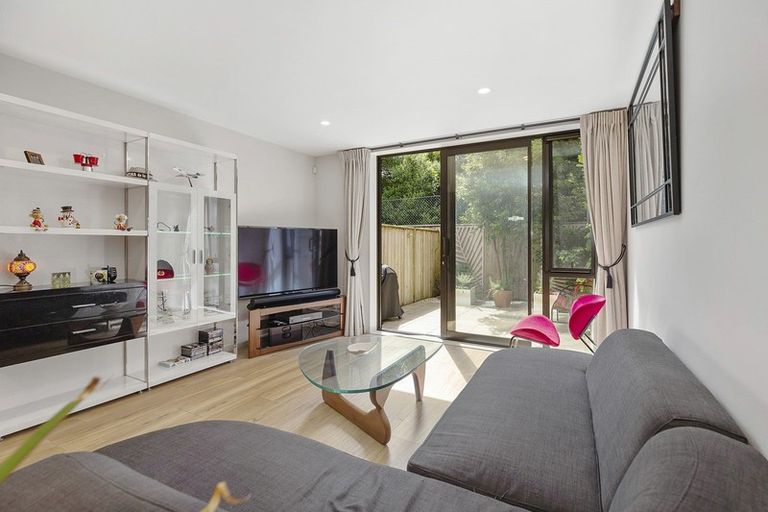 Photo of property in Nouvo Apartments, 8/21 Rugby Street, Mount Cook, Wellington, 6021