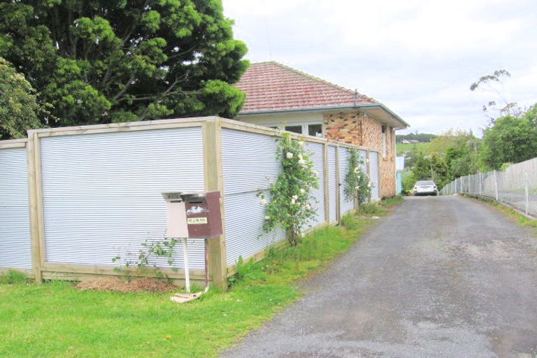Photo of property in 54 Seymour Road, Sunnyvale, Auckland, 0612
