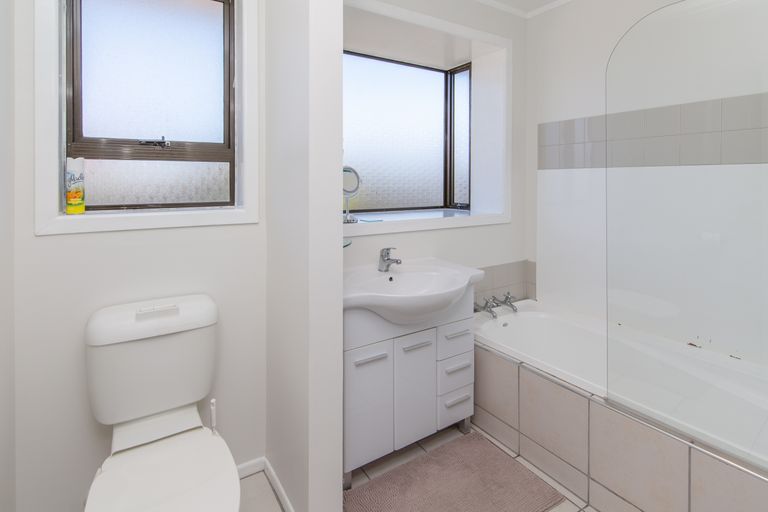 Photo of property in 31 Wainoni Road, Wainoni, Christchurch, 8061