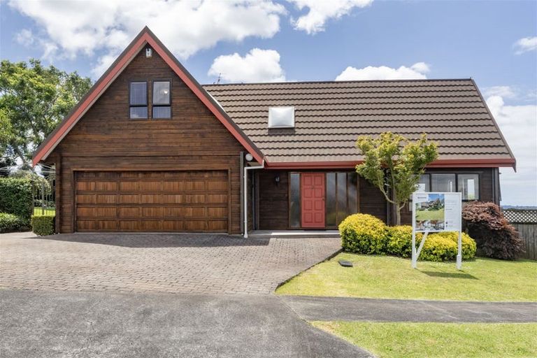 Photo of property in 20 Bernleigh Terrace, West Harbour, Auckland, 0618