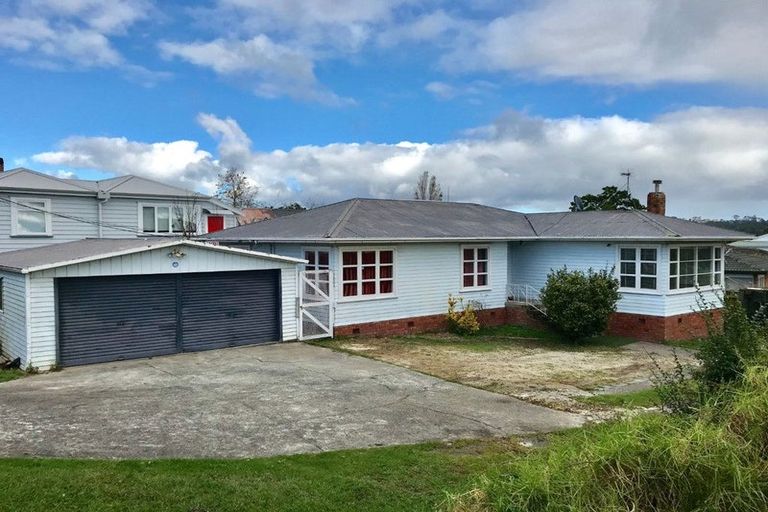 Photo of property in 28 Archibald Road, Kelston, Auckland, 0602