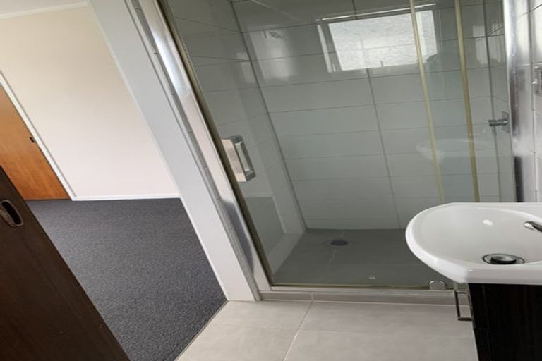 Photo of property in 4206 Great North Road, Glendene, Auckland, 0602