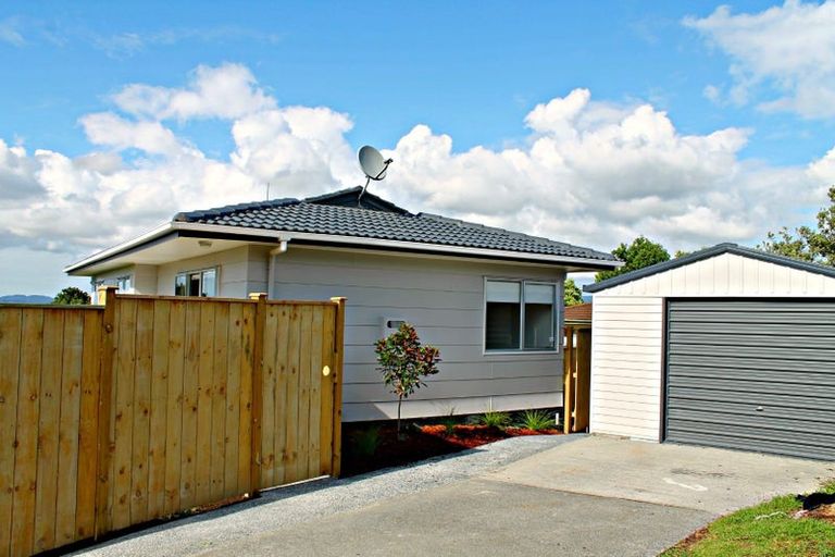 Photo of property in 1/8 Benchmark Drive, Massey, Auckland, 0614
